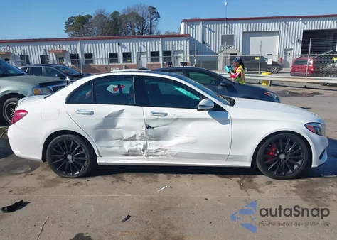 2017 Mercedes-Benz C 300 Sport z USA, uszkodzony, nr VIN 55SWF4JB8HU194448